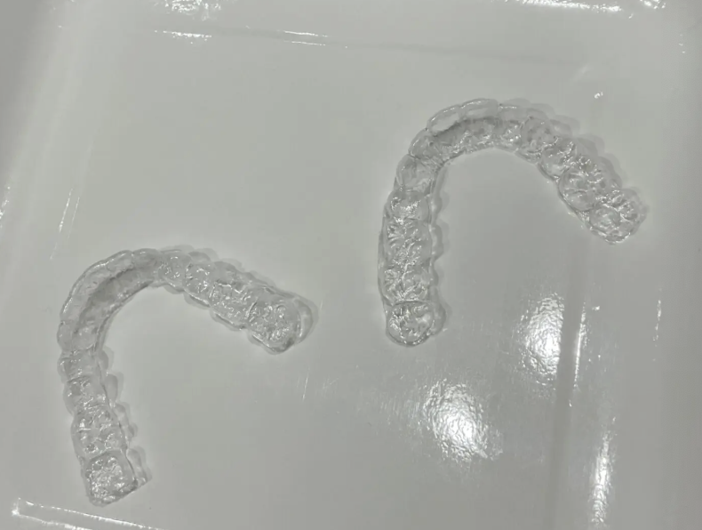 透明マウスピース型保定装置（リテーナー）上下セットの写真｜奈良の矯正歯科